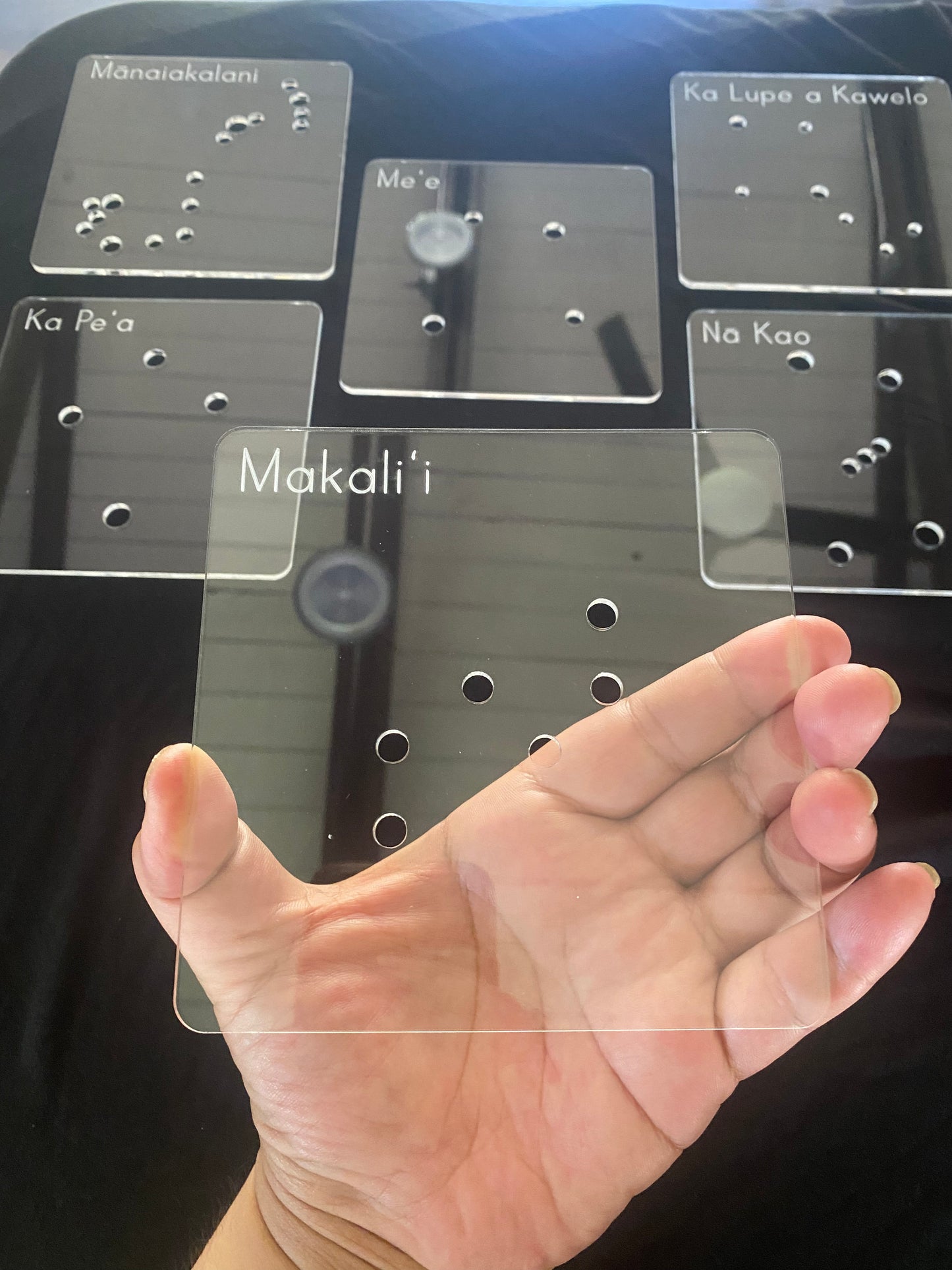 Anakuhi Mahaka  o nā Huihui Hōkū (Constellation Stencils)